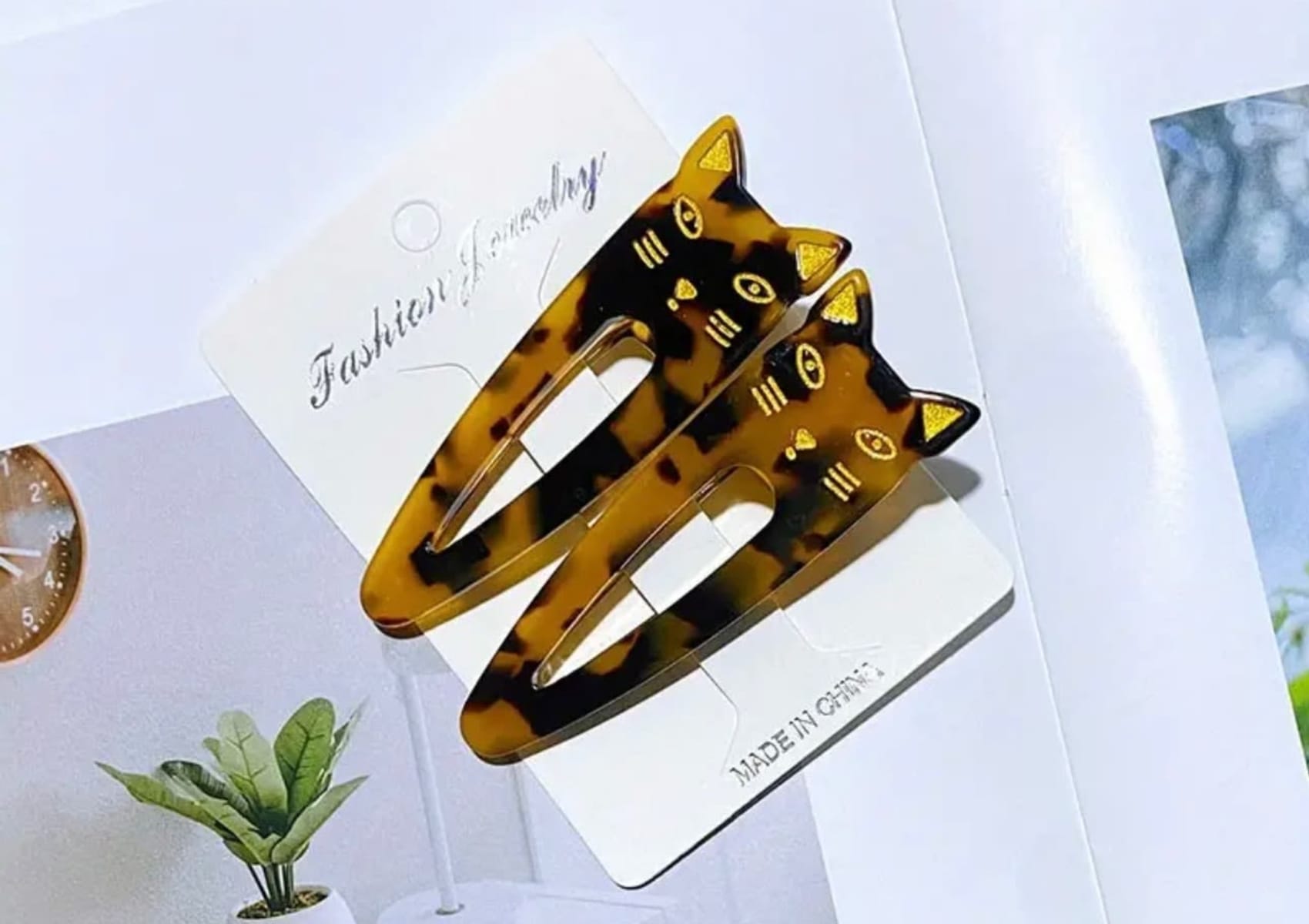 Pair of tortoiseshell hair clips with cat faces