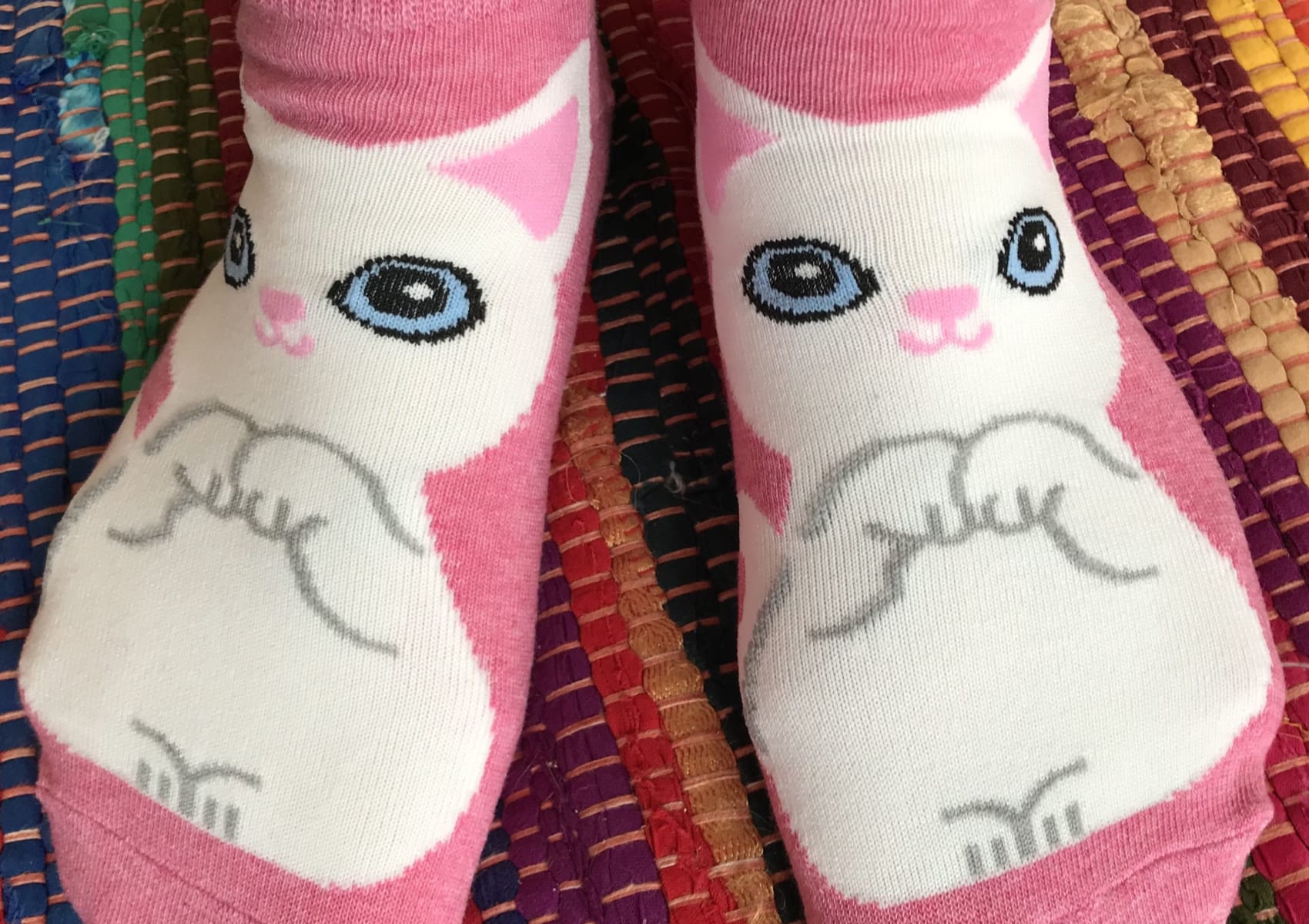 Ladies' bright pink ankle socks with white Turkish Angora cat